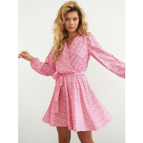 фото Платье с запахом wonderclo, атлас, в классическом стиле, свободный силуэт, мини, пояс на резинке, размер xxxl, розовый