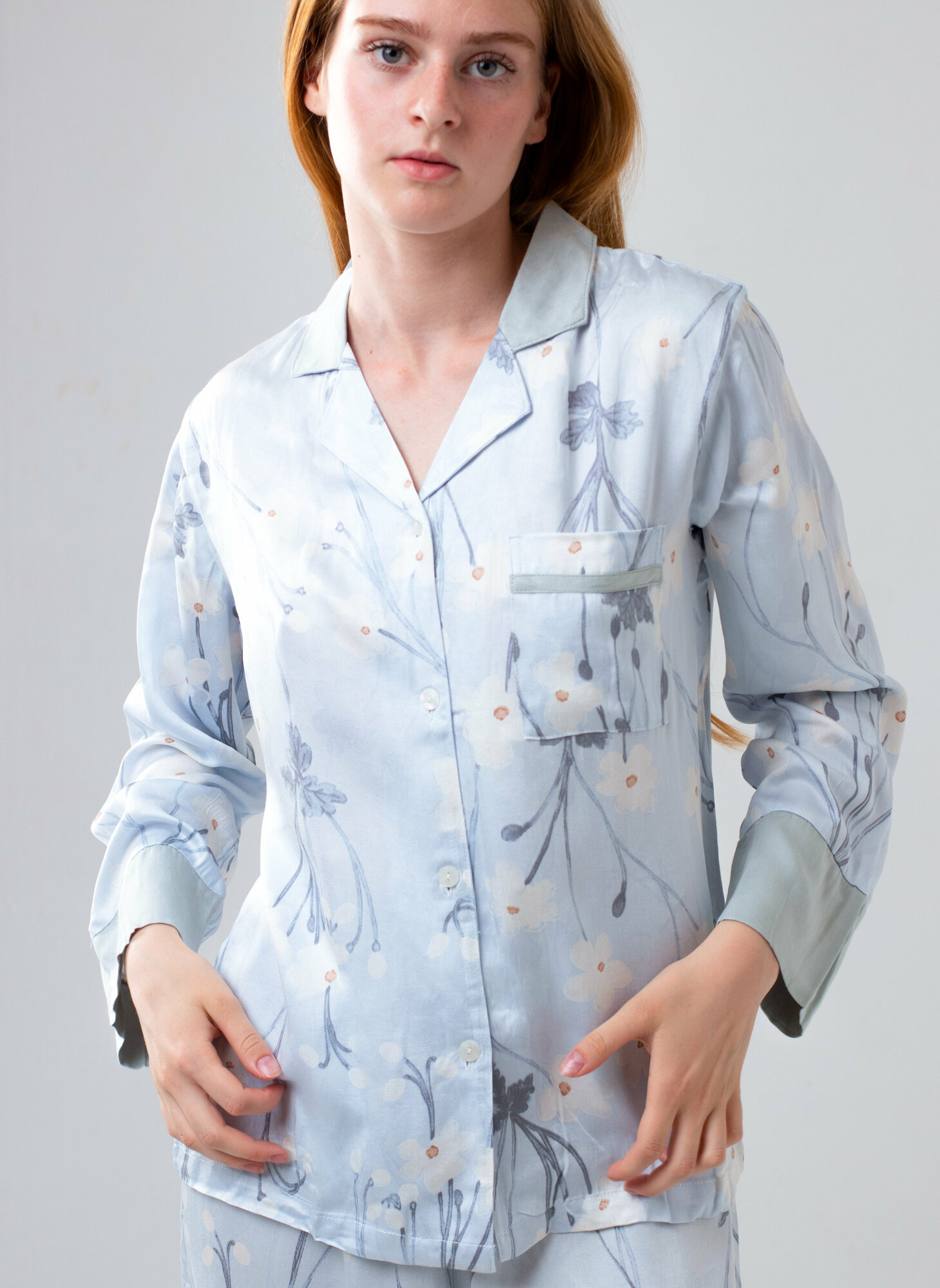 Домашний костюм-пижама голубая шелковая женская с брюками и рубашкой S - фотография № 1