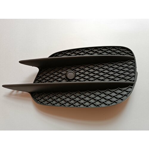 Решетка бампера правая Mercedes E-class W213