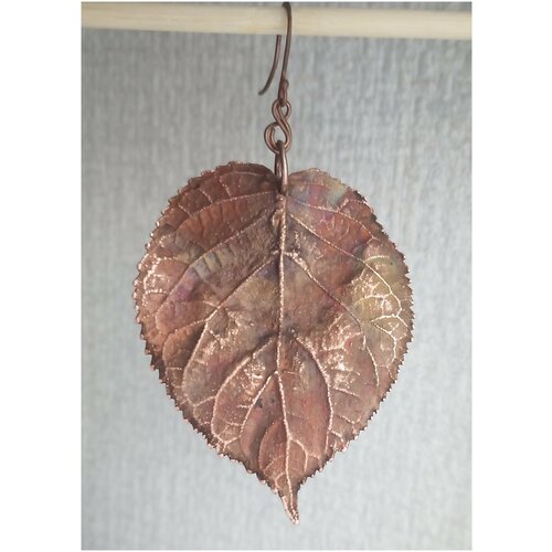 Моносерьга из листа гортензии