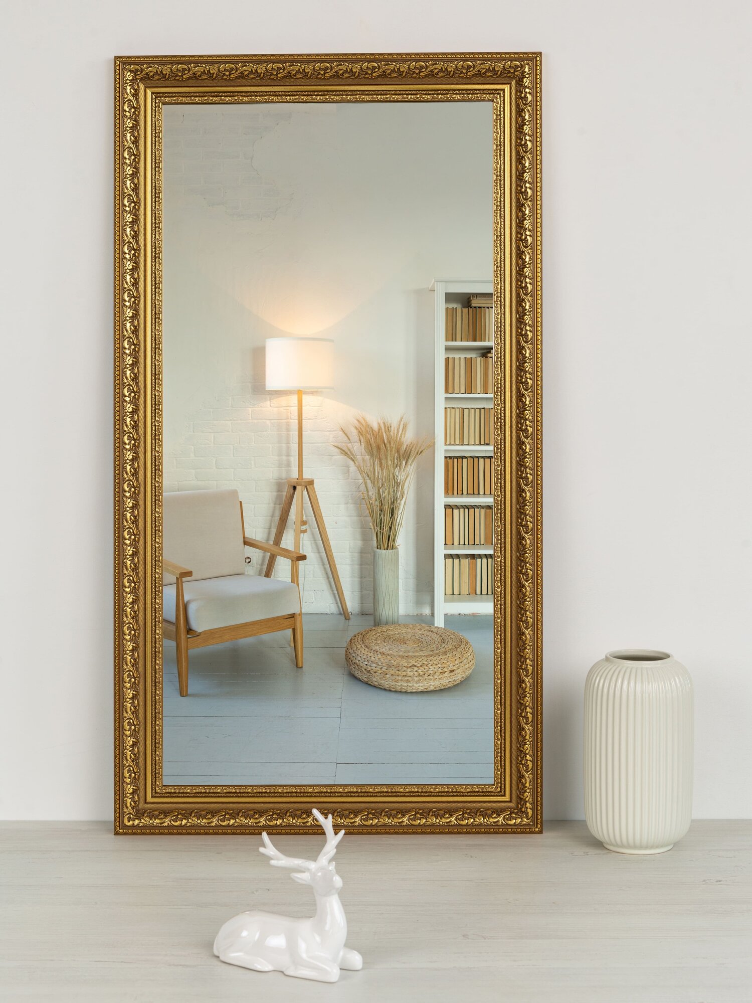 Зеркало настенное, интерьерное в золотой раме 50х70 - фотография № 2