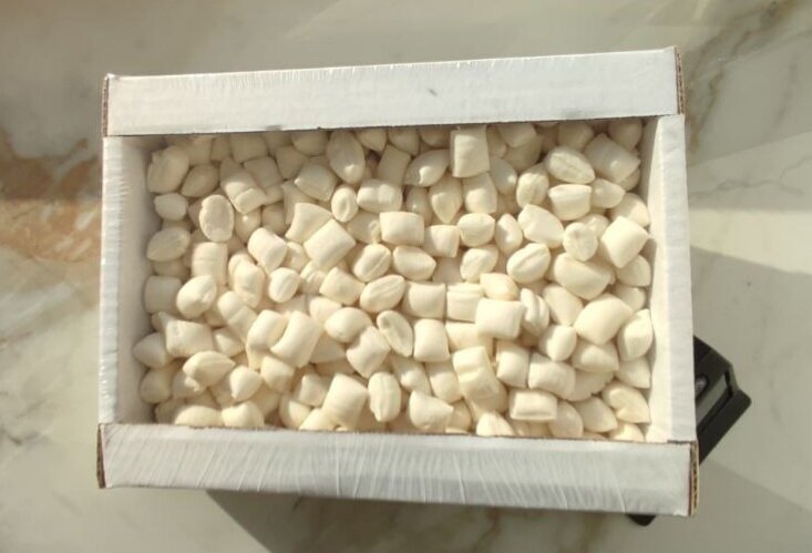 Конфеты DaRiNi Парварда белая, натуральный вкус без добавления красителей 1 кг - фотография № 2