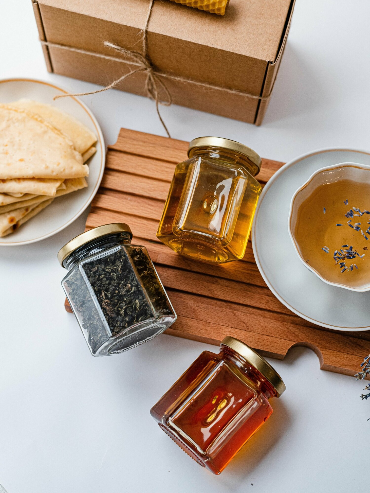 Набор из натурального меда , мёд горный , лавандовый и молочный улун чай , набор меда 3 баночки , Златоцвет - фотография № 3