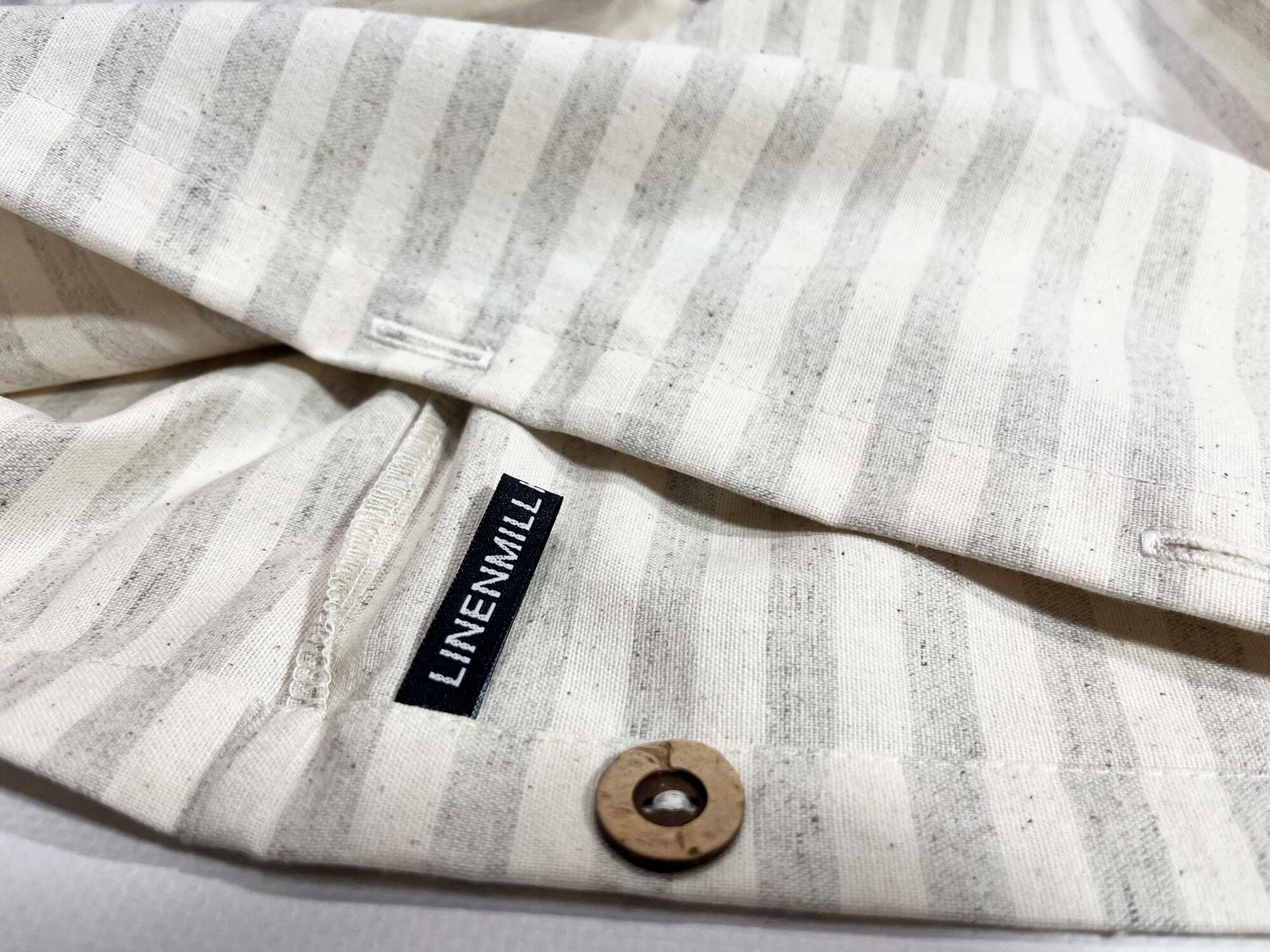 50х70 Наволочка льняная с серой полосой на пуговицах Linen Наволочка из льна на пуговицах 50х70 — фото 1