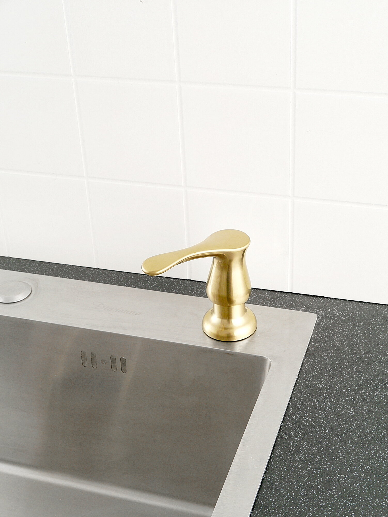 Дозатор для мыла Diadonna, встраиваемый, нержавеющая сталь, жёлтый — фото 1