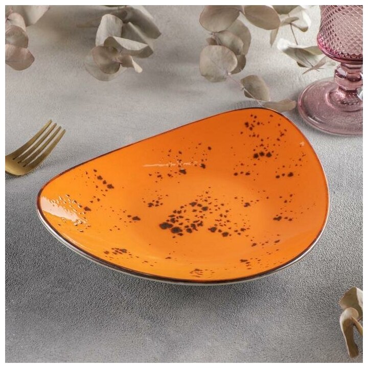 Блюдо керамическое треугольное «Созвездие», 22×18 см, цвет оранжевый