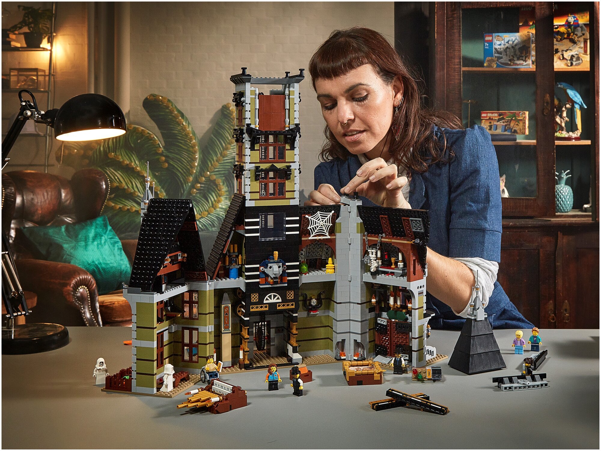 Игрушка CONSTRUCT. CREATOR EXPERT GEISTERHAUS AUF DEM JAHR. LEGO - фото №12