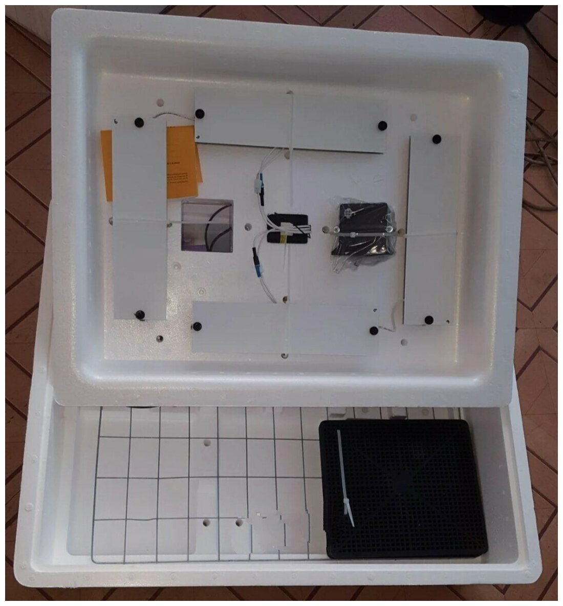Инкубатор Несушка на 104 яйца (н/н 64Г) - фотография № 3