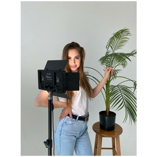 Видеосвет LED U-600 со стандартным штативом 420000₽