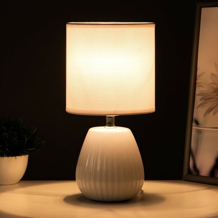 Настольная лампа "Арнелла" Е14 40Вт белый 14х14х28 см - фотография № 2
