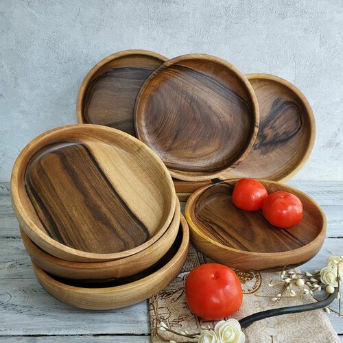 Глубокая деревянная тарелка салатник