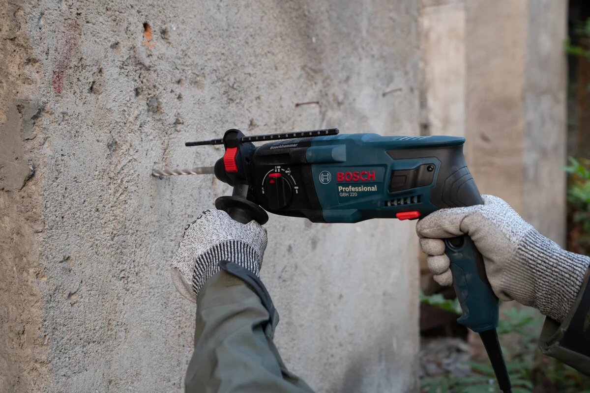 Перфоратор Bosch GBH 220, SDS-Plus, 720 Вт, 2 Дж, 4800 ударов/мин, в кейсе — фото 1