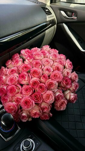 Изображение товара Букет живых цветов, розы "Джумилия" NURA FLOWERS, 75 шт, высота 60 см, авторская сборка