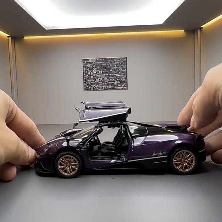 Модель автомобиля Jiaye Pagani "Китайский дракон", со звуком и светом, откидная, 1:32, фиолетовая — фото 1