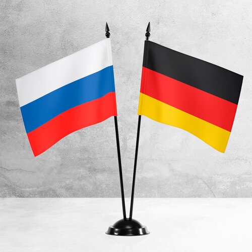 Настольные флаги России и Германии на пластиковой черной подставке