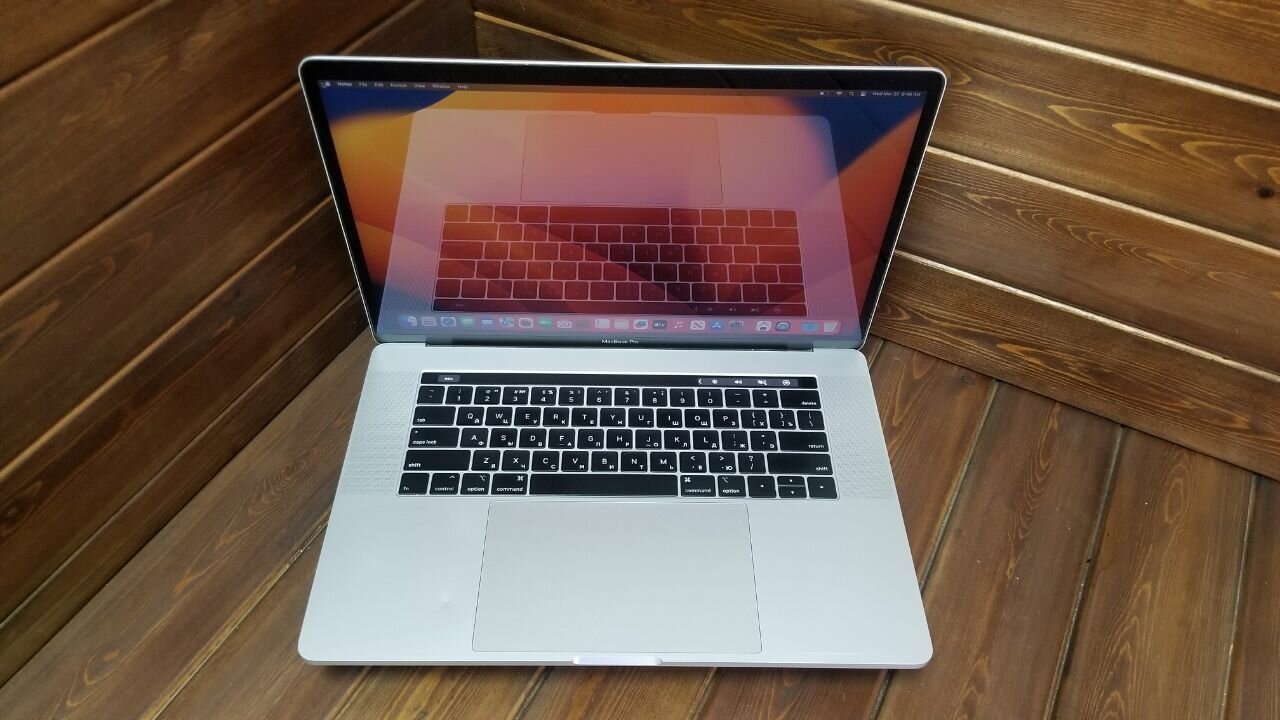 15.4" Apple MacBook Pro 15 2018 2880x1800, Intel Core i7 8750H 2.2 ГГц, RAM 16 ГБ, Radeon Pro 555X 4gb, SSD 512gb, macOS, RU, серебро