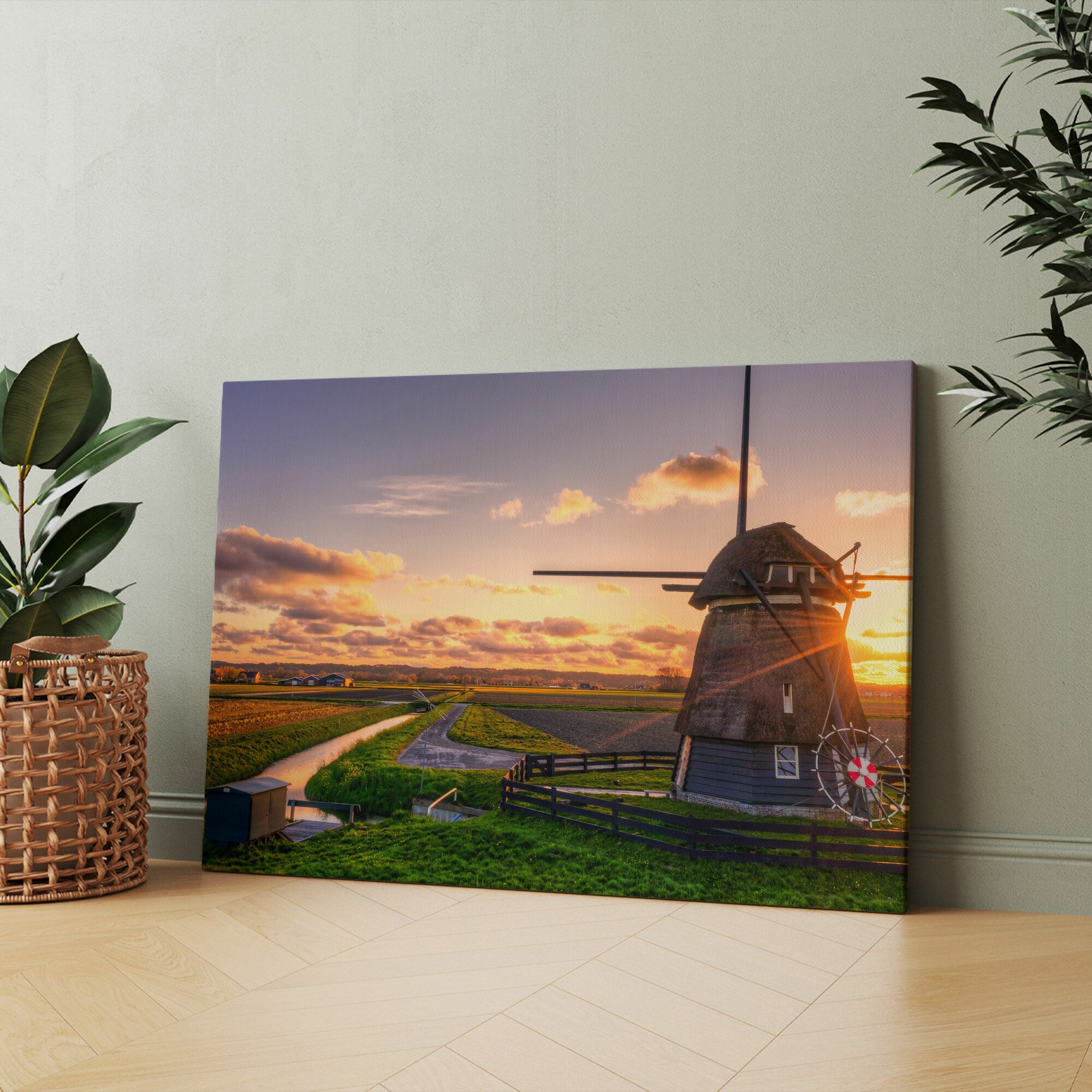Картина на холсте "Ветряная мельница на вершине пышного зеленого поля" 50x70 см. Интерьерная, на стену.