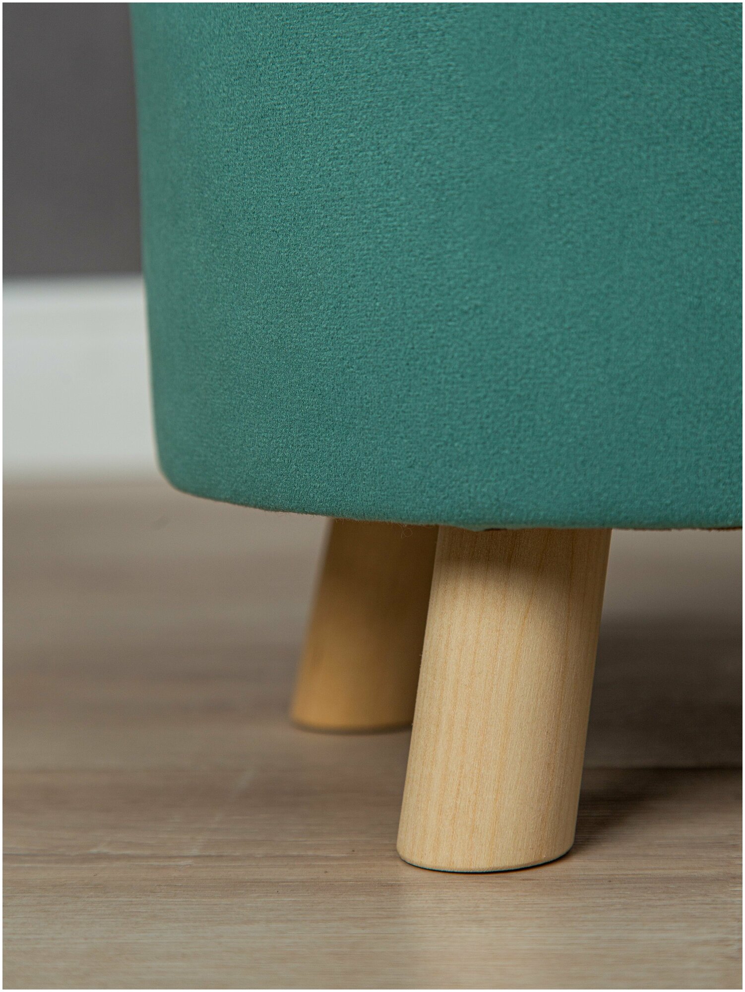 Детский круглый пуфик MINI SCANDI на ножках в скандинавском стиле для детской комнаты или в прихожую / пуф в спальню или зал / банкетка зеленого цвета - фотография № 5