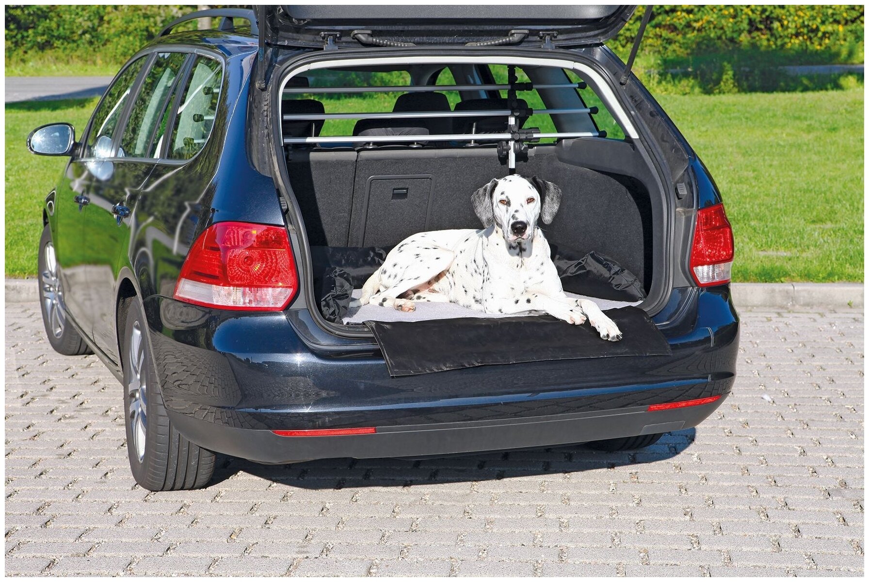 Trixie Подстилка в багажник для собак всех размеров, 95x75 см, черная-серая - фото №2
