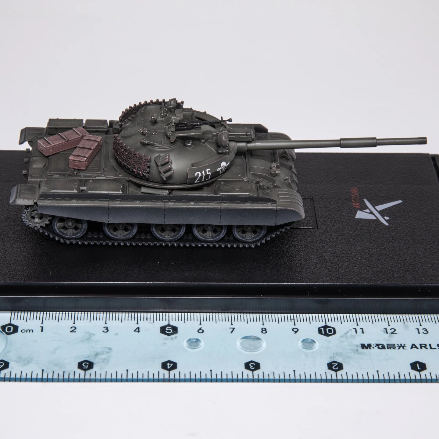 ARTISAN 1:72 Пластиковый танк T-62M