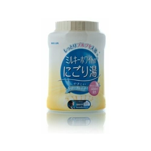 Соль для принятия ванны Lion Chemica с ароматом цветов, 680г Japan