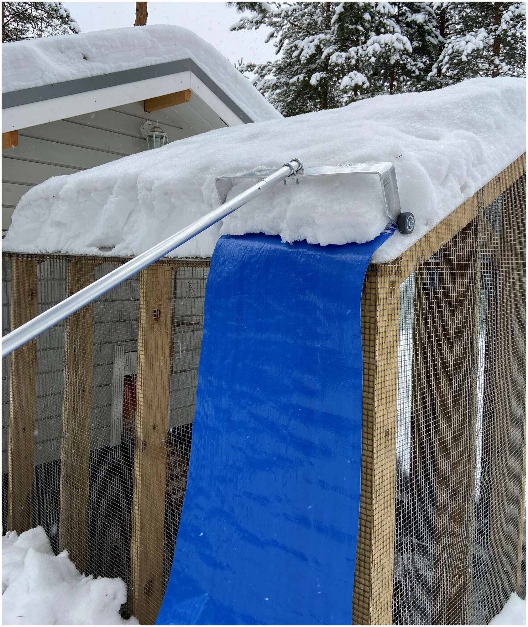 Скрепер для уборки снега с крыши "руфер" 6 метров с регулируемой ручкой - фотография № 1