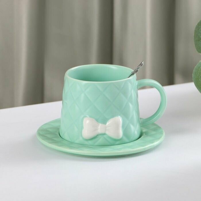 Чайная пара керамическая с ложкой "Бантик", 2 предмета: кружка 350 мл, блюдце d-15 см, цвет зеленый