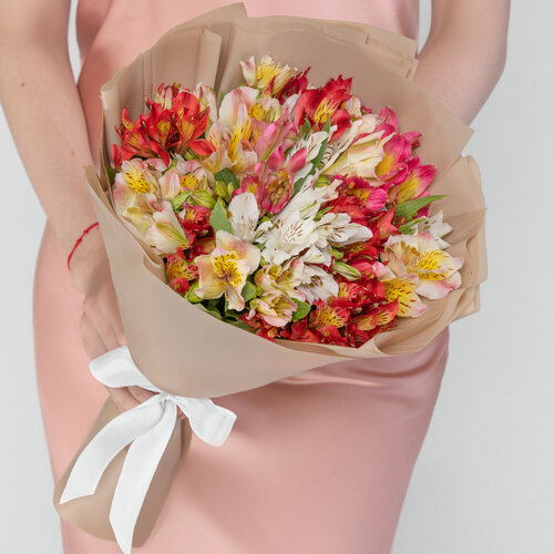 Изображение товара Букет Мегацвет24 "Альстромерии Микс", 15 цветков, разноцветный, дизайнерская упаковка, высота 40см