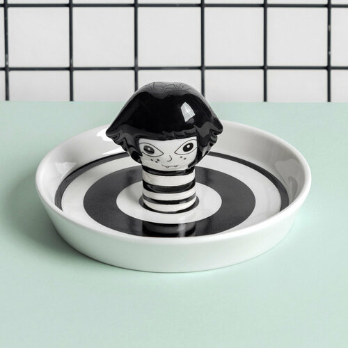 Подставка для украшений Moroshka 15х8х15 см белыйчерный 1690₽