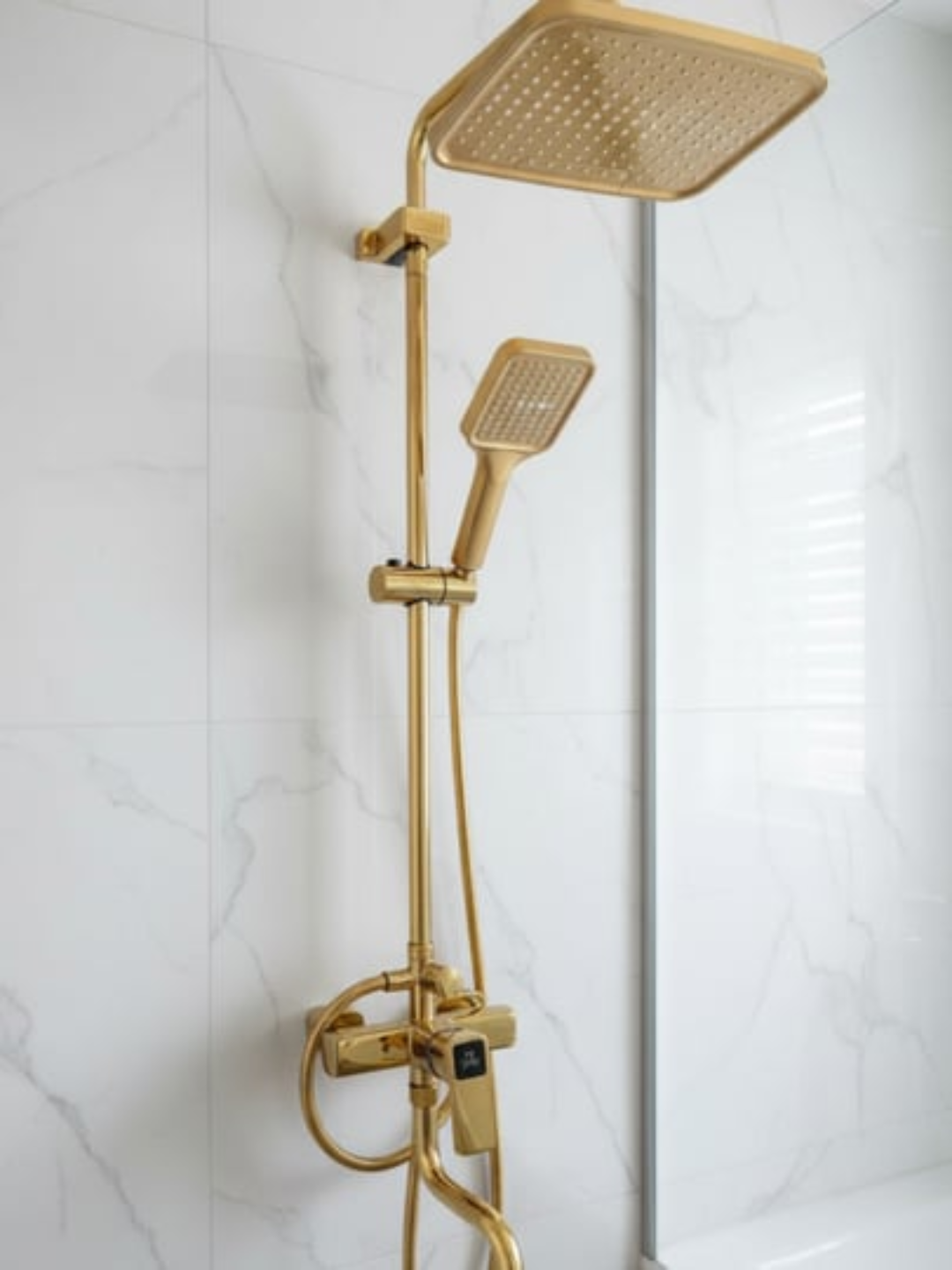 Душевая система с верхним и ручным душем – комфорт и стиль в каждой детали