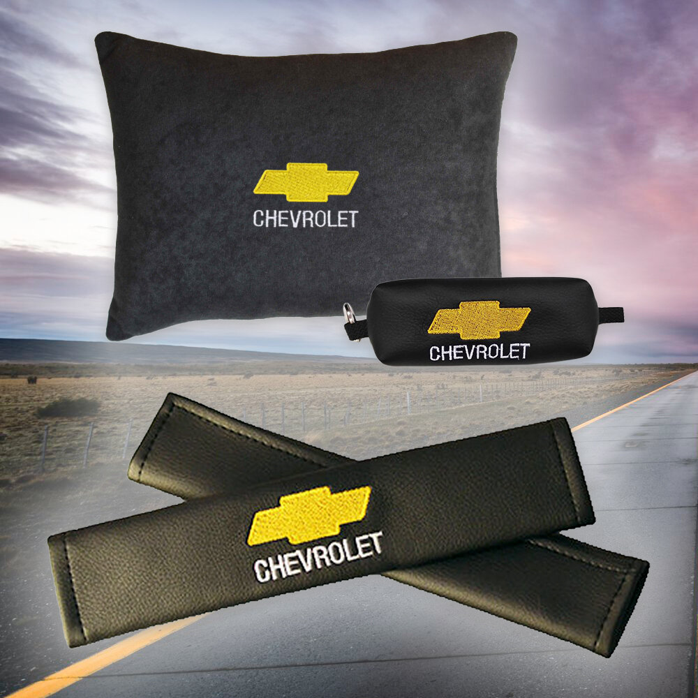 Подарочный набор автомобилиста из черного велюра для Chevrolet (шевроле) (автомобильная подушка, ключница и накладки на ремень безопасности)
