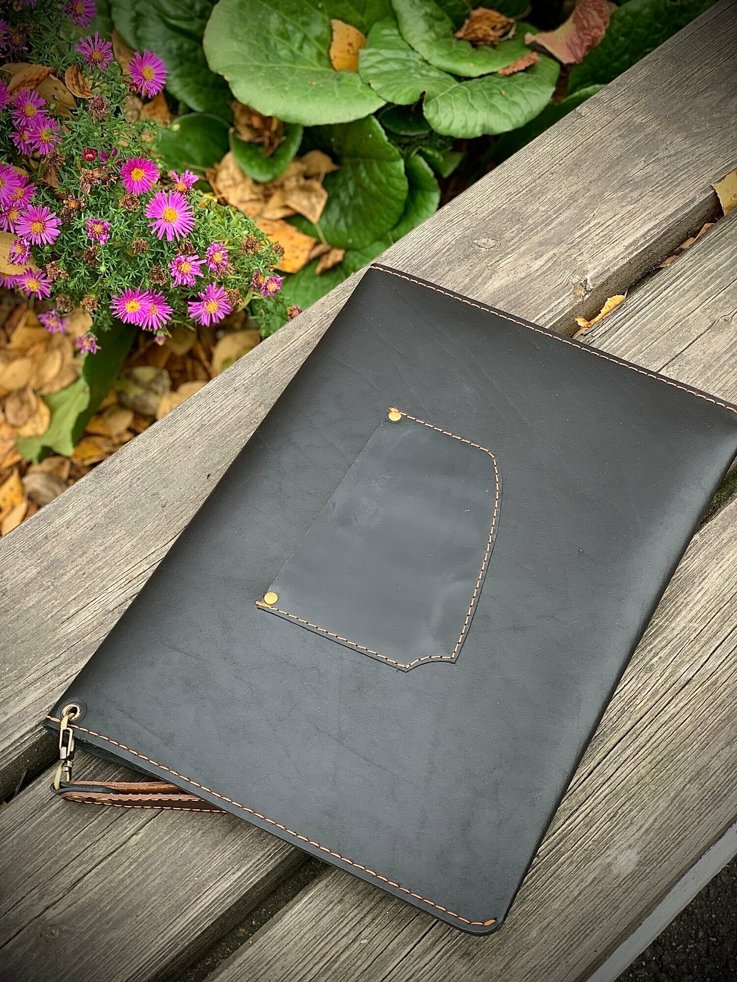 Папка Viking Leather Craft, натуральная кожа, черная, А4, с застежкой — фото 1