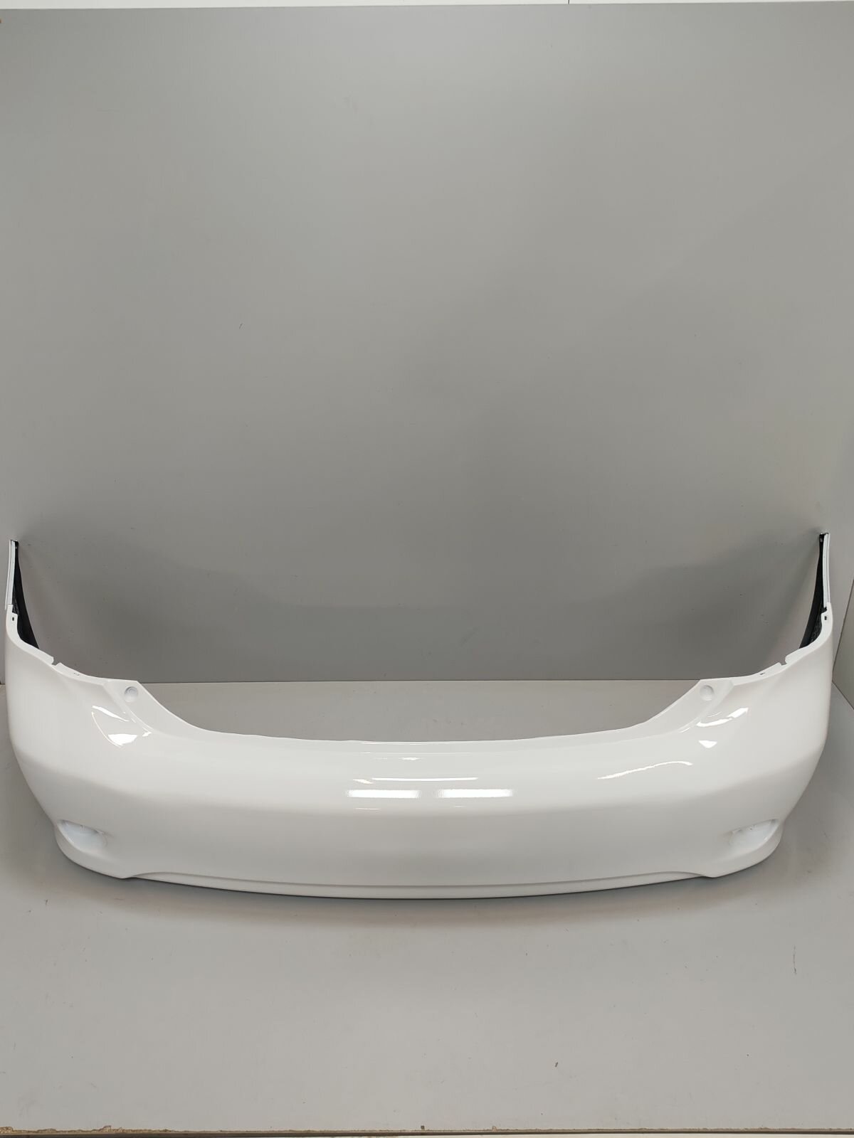 Бампер задний в цвет кузова для Тойота Королла Е150 Toyota Corolla E150 (2006-2010) 040 - SUPER WHITE - Белый