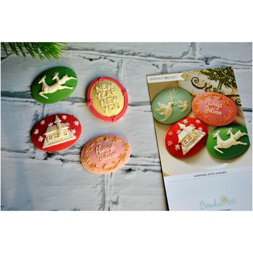 Пластиковый кабошон в новогодней тематике 