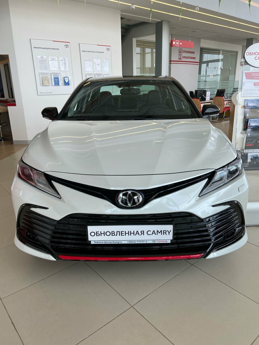 Накладка GR-Sport на передний бампер Toyota Camry 70 рестайлинг крашеная в красный цвет