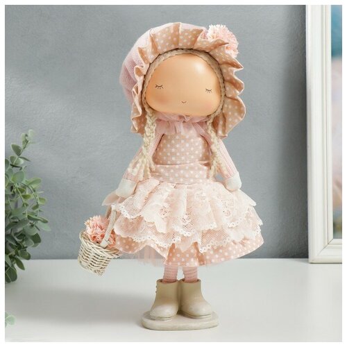 Кукла интерьерная Малышка в чепчике и платье в горох, с корзиной цветов 36х14х16 см