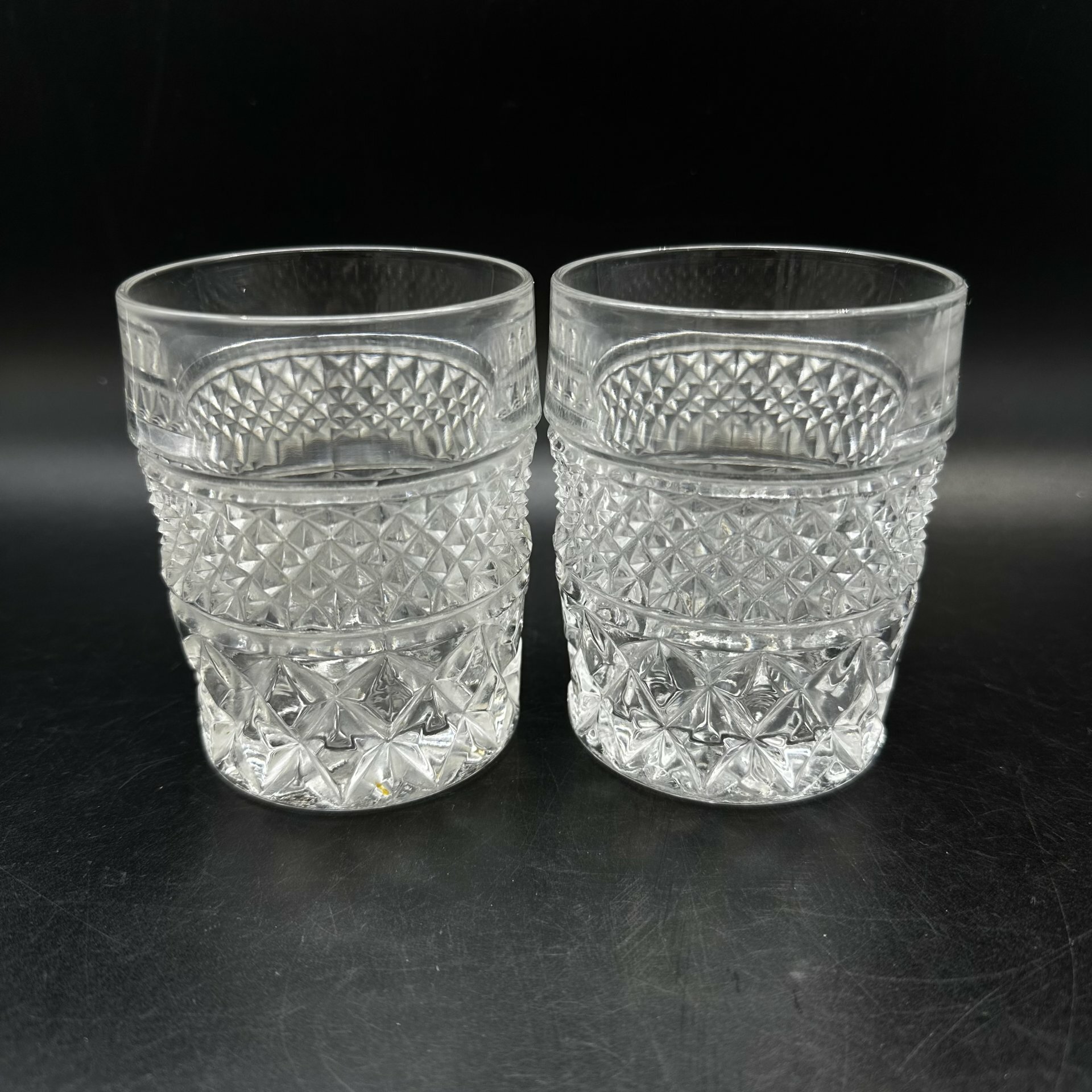 Набор из двух стаканов с резным декором, стекло, Россия, 1990-2010 гг.