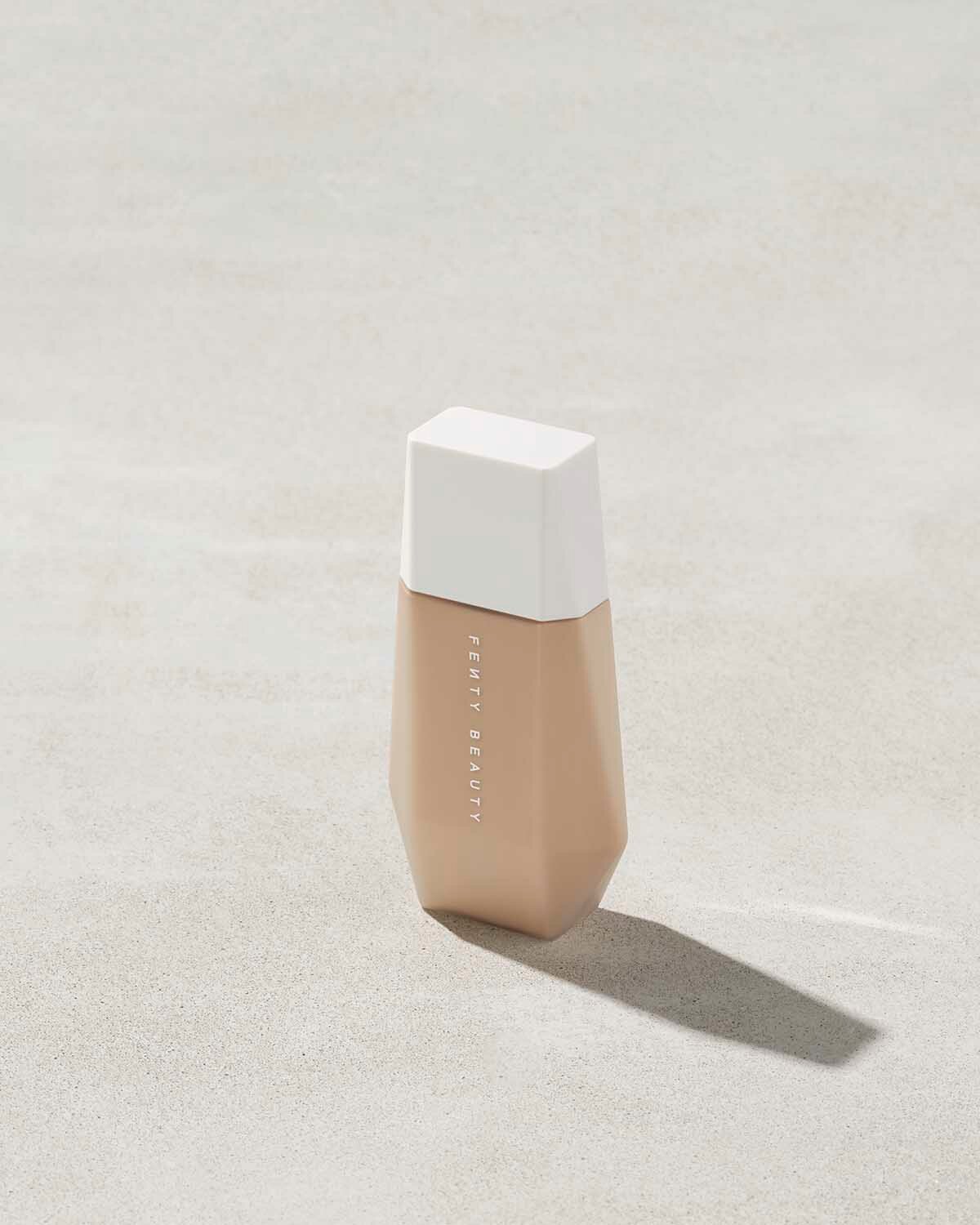 Fenty Beauty by Rihanna Тональный крем Eaze Drop Blurring Skin Tint, 32 мл. тон 3