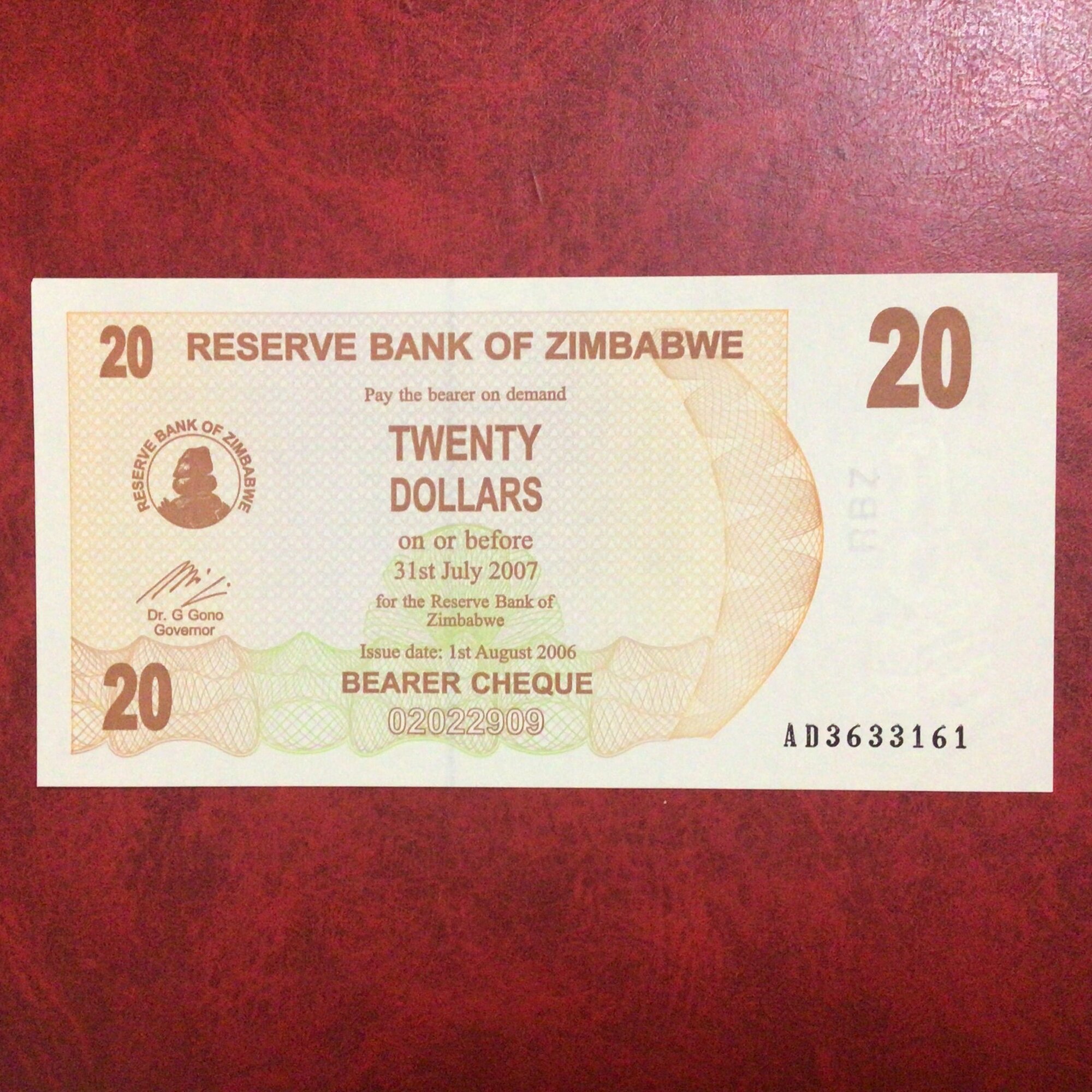 Банкнота Бона Зимбабве 20 долларов 2007 UNC арт 141