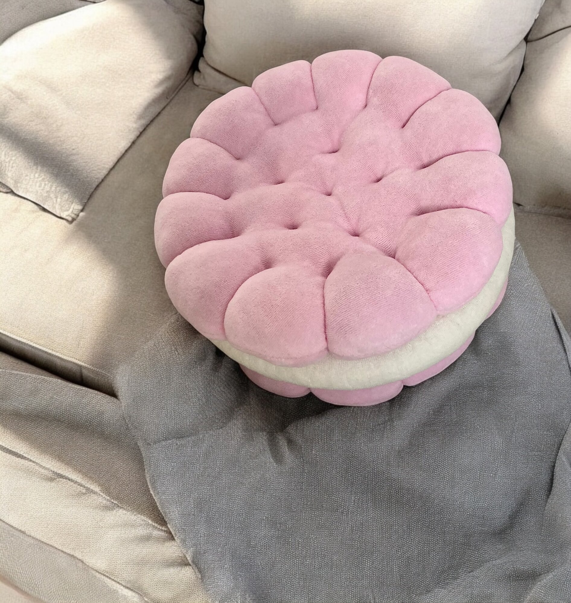 Декоративная подушка Baby.Eco.Decor `Печенье с кремом` Дизайнерская `Печенька` розовое