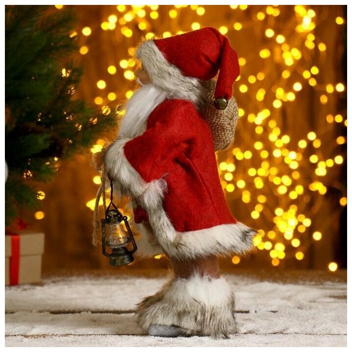 Дед Мороз "В красной шубке, с фонариком и мешочком" 30 см - фотография № 4