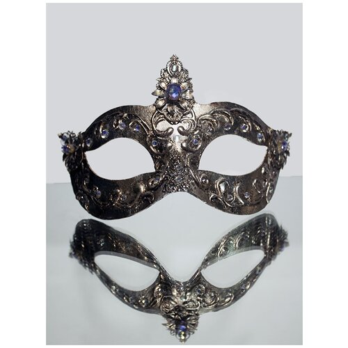 Карнавальная маска серебряная с декоративным украшением
