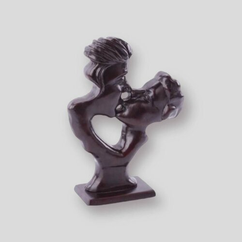 Абстракция Поцелуй из мраморной крошки.