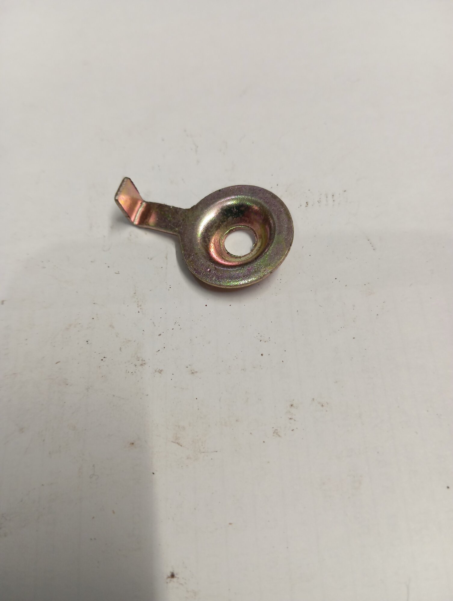 Тойота альфард 10 скобка задних колодок.