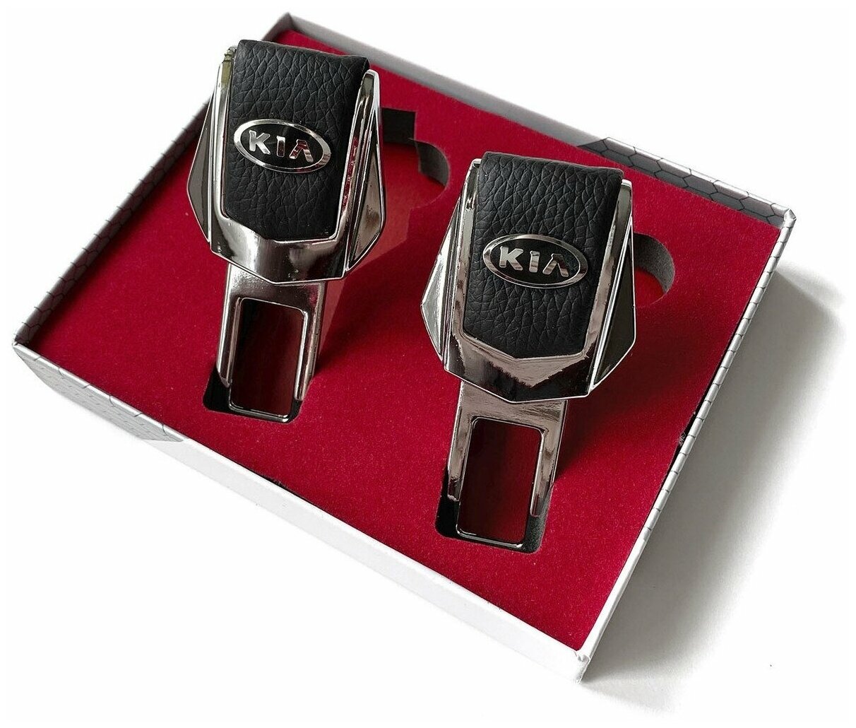 Заглушки ремней безопасности для "Kia" (Киа). Натуральная кожа и хромированный металл. В подарочной упаковке комплект из 2 штук.