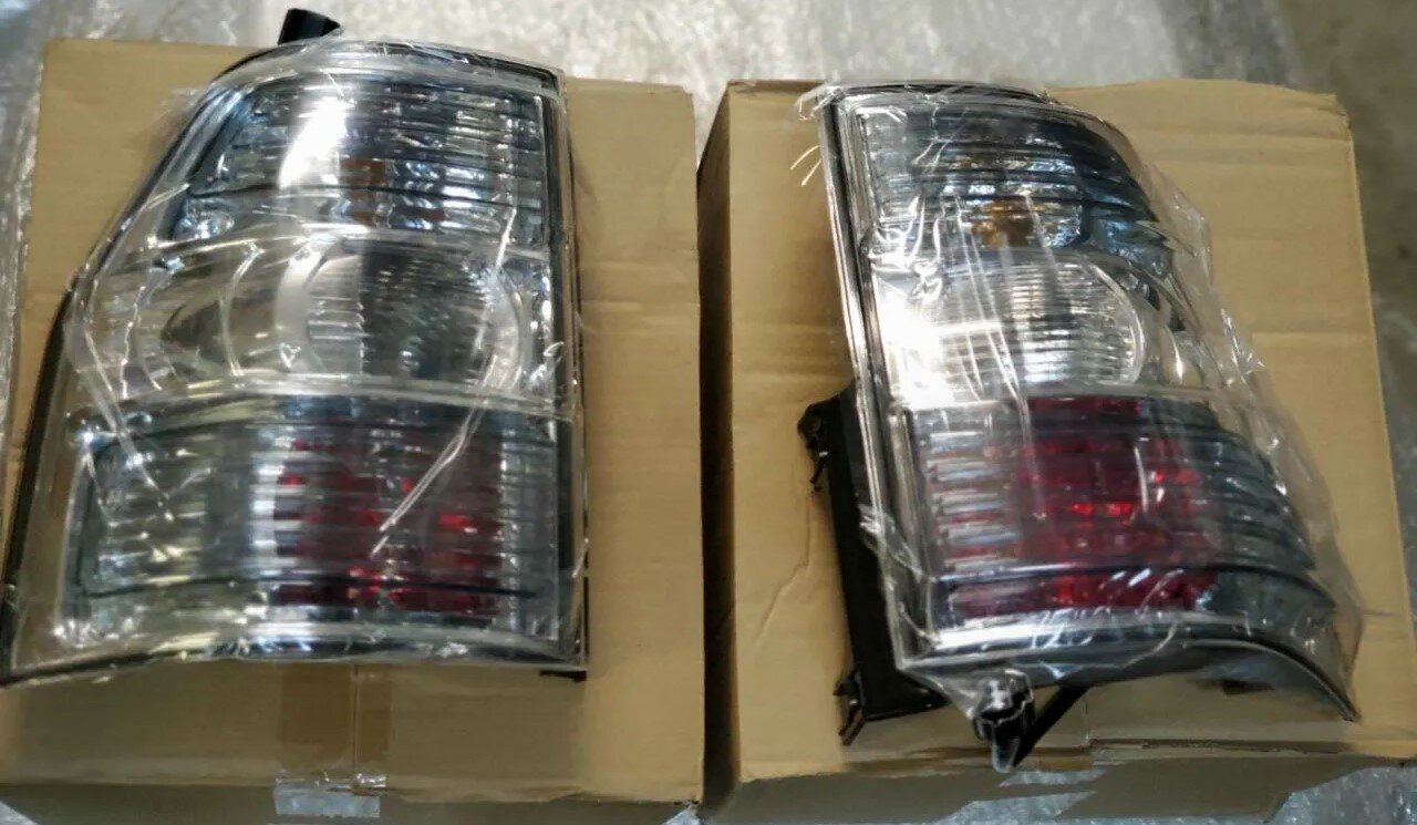 фото Задний правый фонарь Mitsubishi Pajero IV