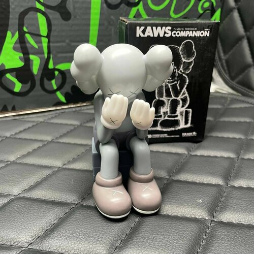 Коллекционная фигурка KAWS серая 12 см