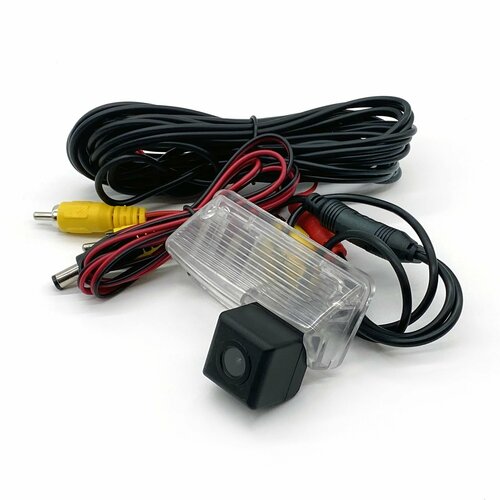 Камера заднего вида с плафоном на Toyota Camry V50 2013-2017 121000₽