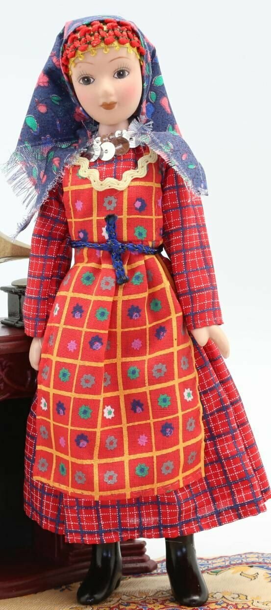 Кукла коллекционная в удмуртском женском костюме