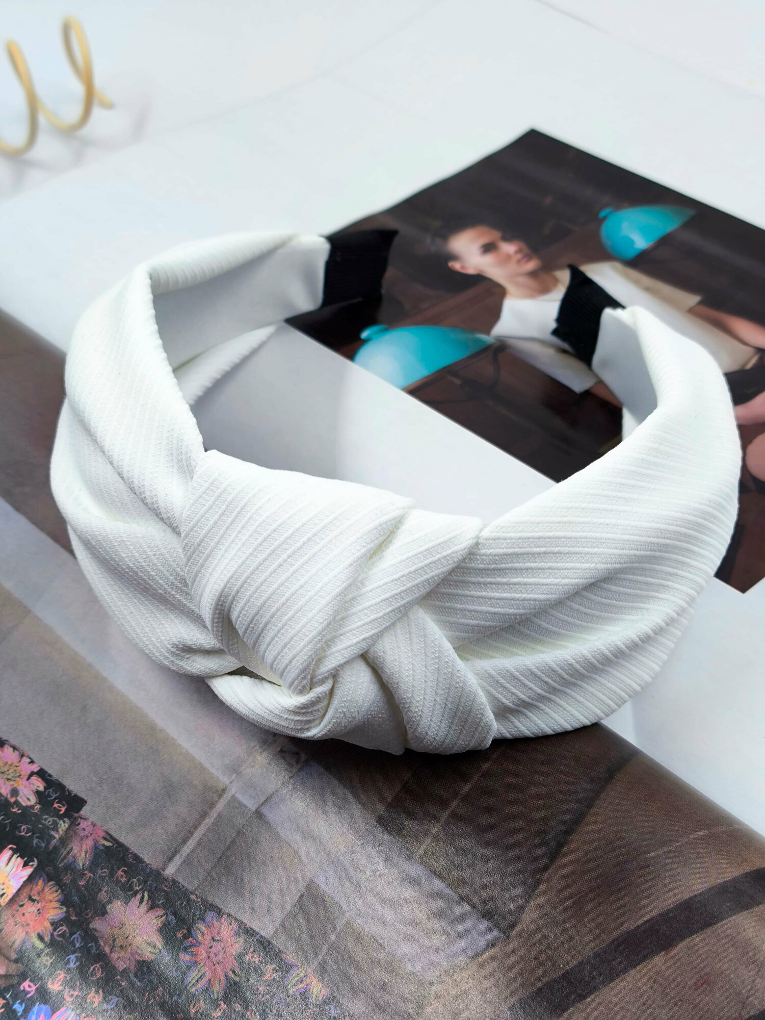 Ободок для волос широкий тканевый с узлом белый